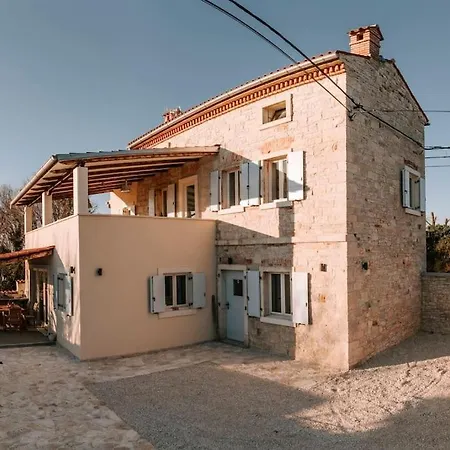 Butique Beatrice Vila Galižana